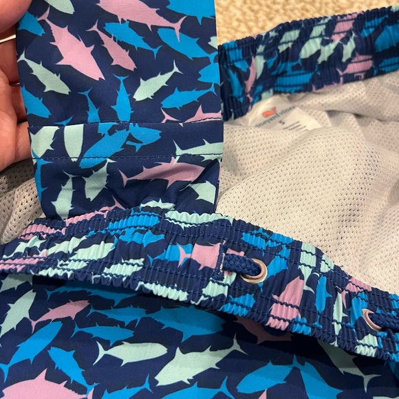 Never worn Men’s Vineyard Vines 7’ Chappy Swim Trunks Sz SM. Blue shark print. - Picture 5 of 6